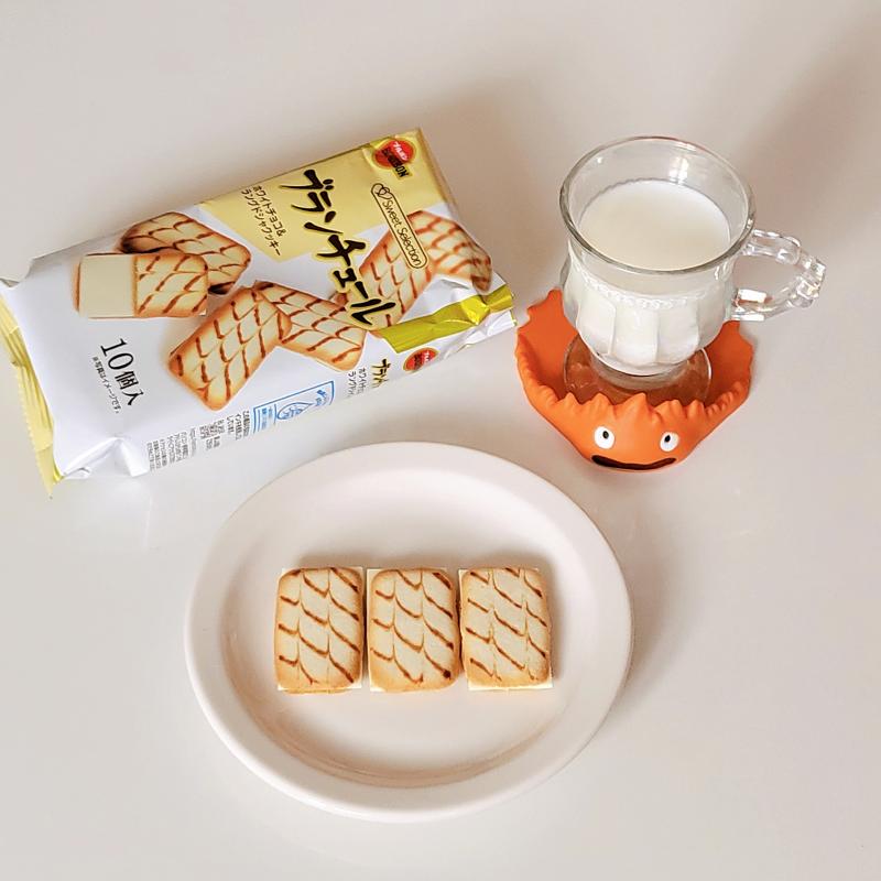 부르봉 브란츄르 화이트 랑그드샤🍪 우유🥛 💬 한국세븐에도 일본세븐 까까 몇개 파는게 너므 존맛🩷