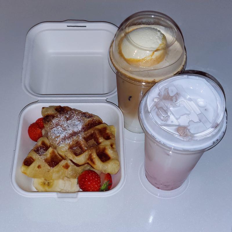 크로플🥐 아이스크림라떼☕️ 딸기라떼🍓 💬 오라 달콤한 디저트여