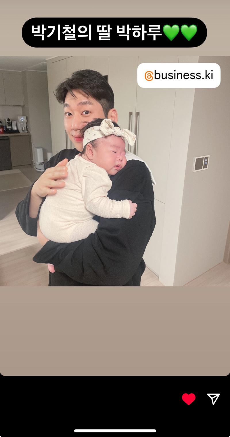 님이러니까 ㄹㅇ로아저씨같음요 뭐 34살이면 아저씨맞긴한데 프사 멋있고섹시한얼굴로 아저씨스토리 올리지 말기ㅠ