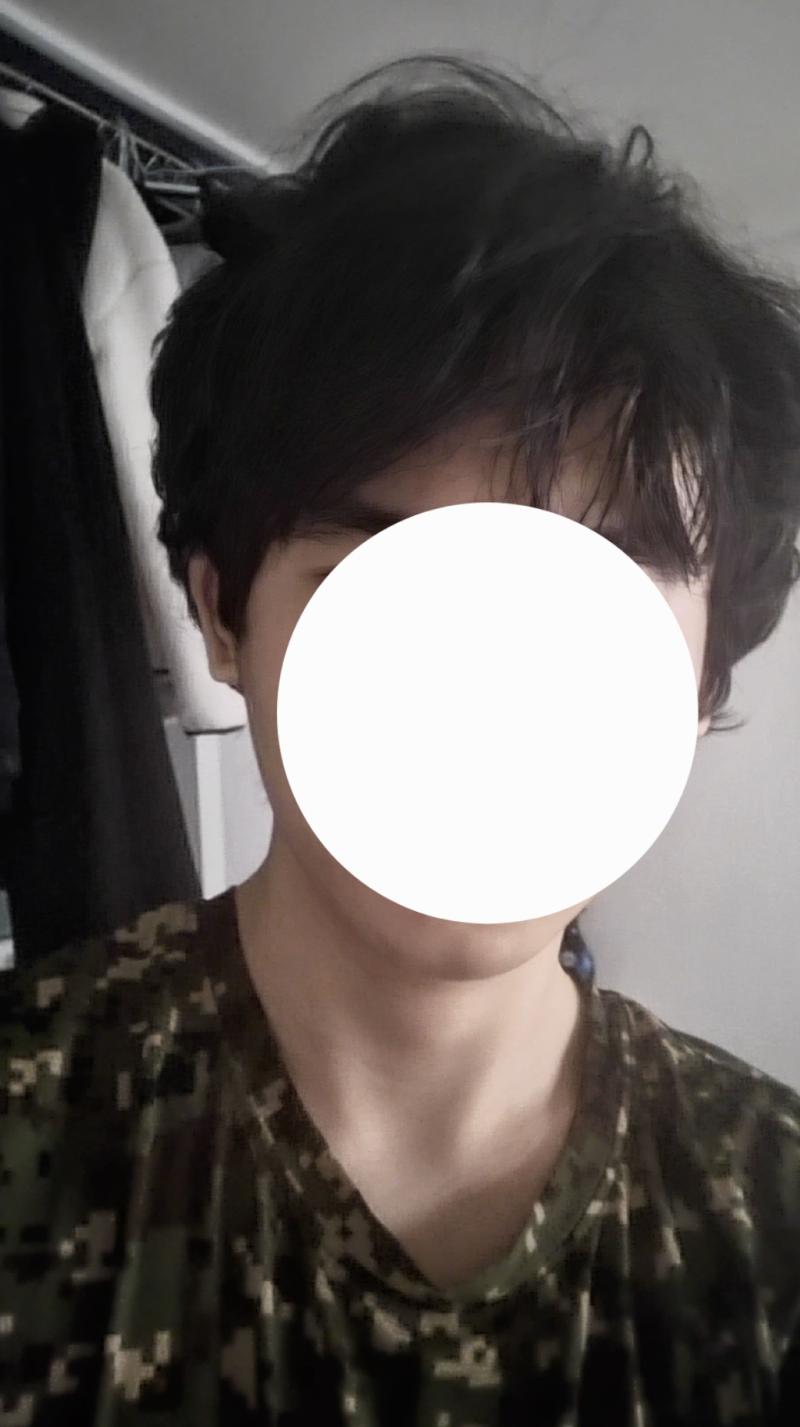지금 머리 길이인데 좀 잘라야 될 것 같긴하다. 개털이군
