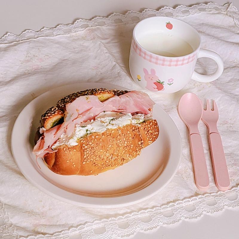 B.J.C 소금빵 샌드위치🥐 우유🥛 💬 생각보다 배부르네