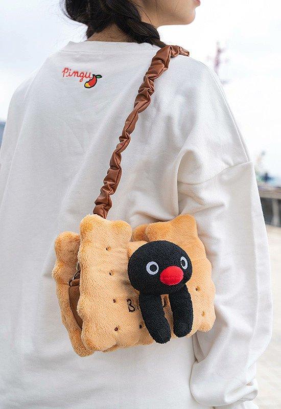 핑구 인형 가방 20대 여자가 들고 다니기에 이상할까? 자기가 10대였으면 샀을거라는 반응들 보고 망설여진다