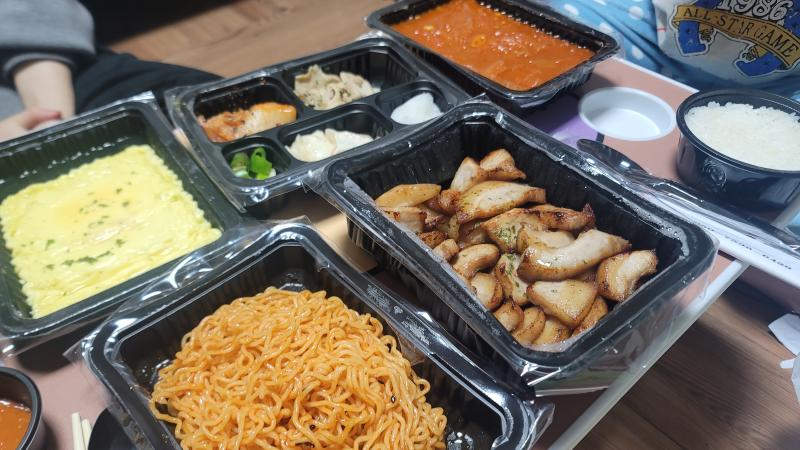 친구들과 함께 고기고기 배달배달 또 먹고 싶네.......