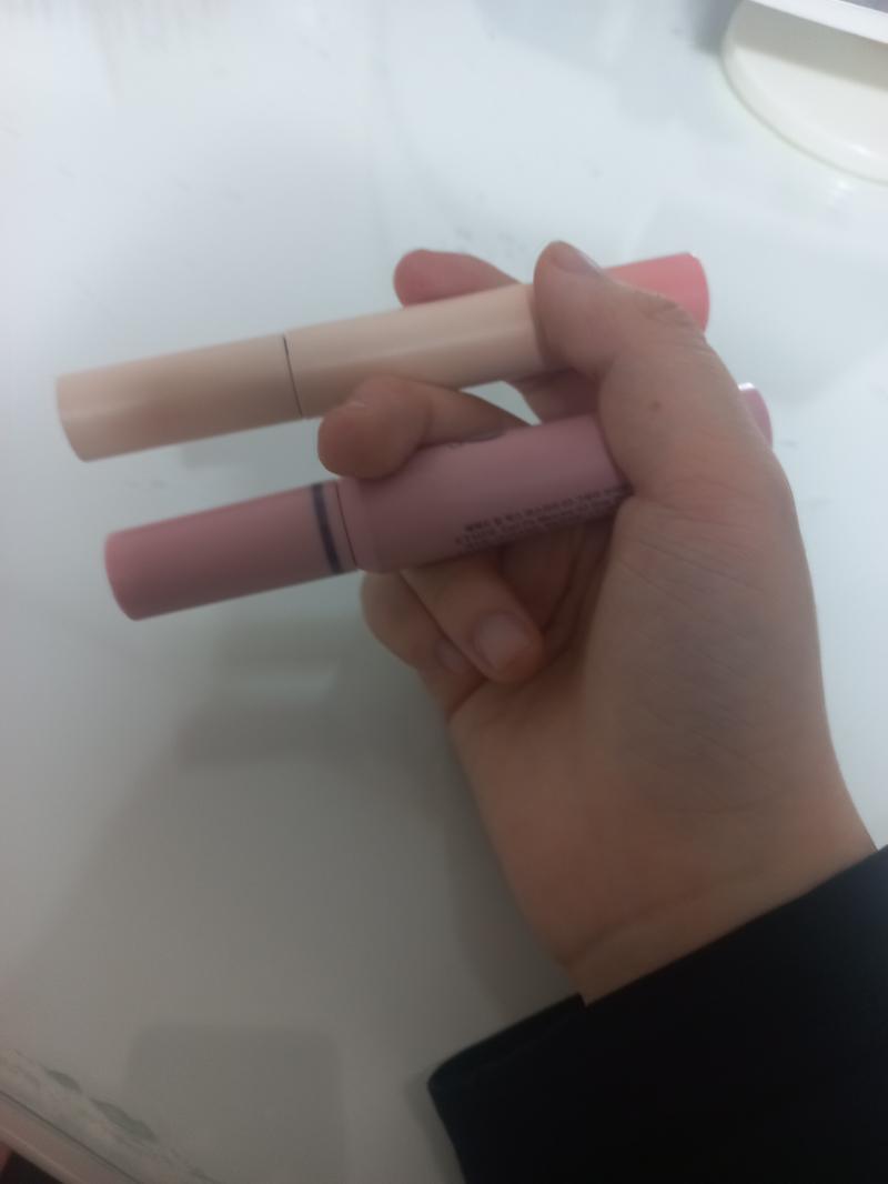젓가락 사이에 중지를 넣고 되도록 수평이 되게 이거 맞음?