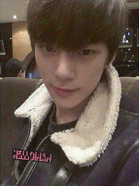 소신발언 이 시기 이민혁 셀카들 서인국 닮음 정확히 어느 시기인지도 모르겟음 까먹은 듯 아마 연습생~데뷔초 이쯤?
