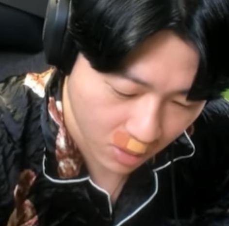 밴드 이지랄로 붙여놓은게 개웃기네 ㅋㅋㅋㅋㅋㅋㅋㅋㅋㅋㅋㅋㅋㅋㅋ