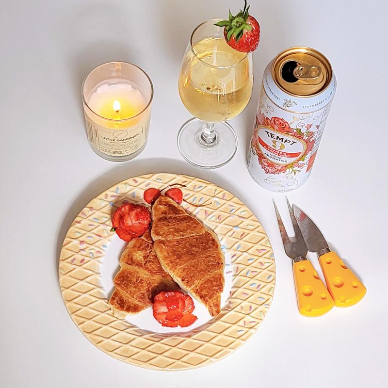 크로플🥐 크룽지🥐 템트9🍹 💬 딸기장미 만들어서 장식🍓