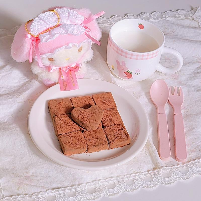 연초🍫 우유🥛 💬 하나가 남길래 하트까지 만들어버린 초코❤️