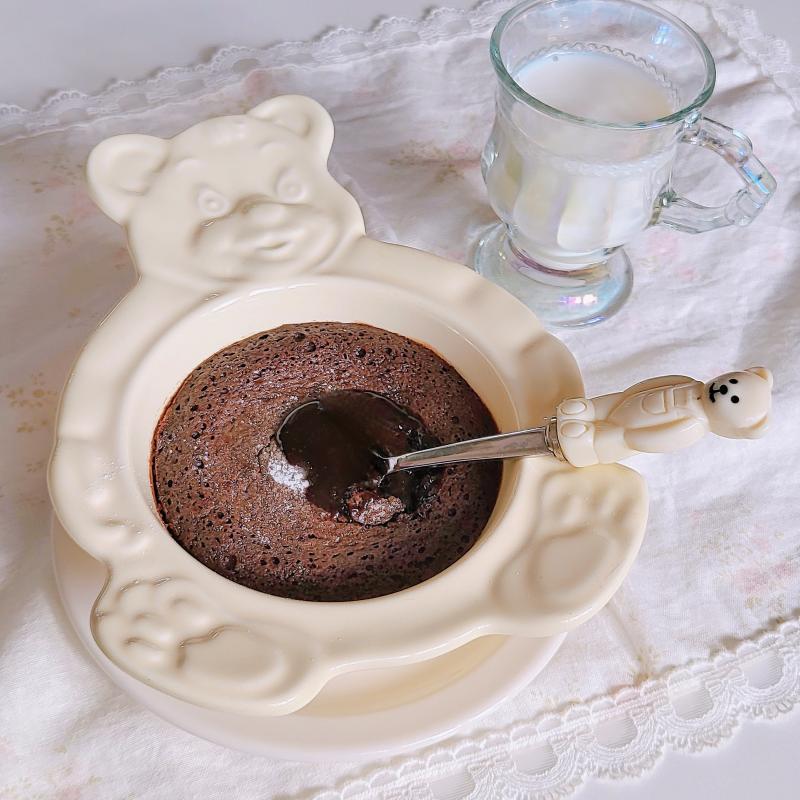 퐁당 오 쇼콜라🍫 우유🥛 💬 이번엔 곰돌이 그릇에도 구워봄💛