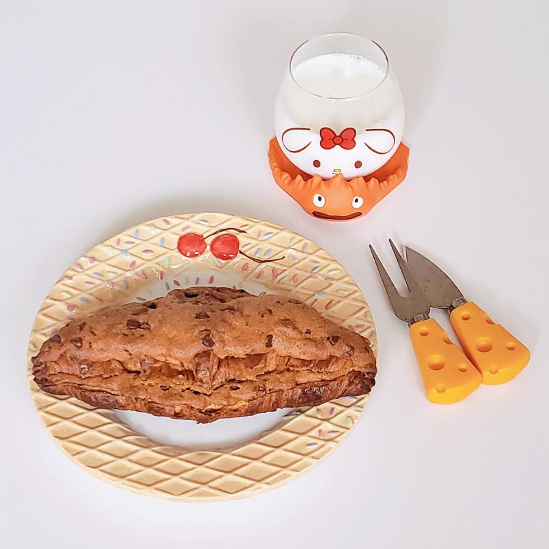 크루키🥐🍪 우유🥛 💬 달달하구 마싯다👀🩷흑설탕+백설탕으로 해서 그런지 반죽이나 구움색이 진해서 다음에는 황설탕이나 백설탕만으로 해야지