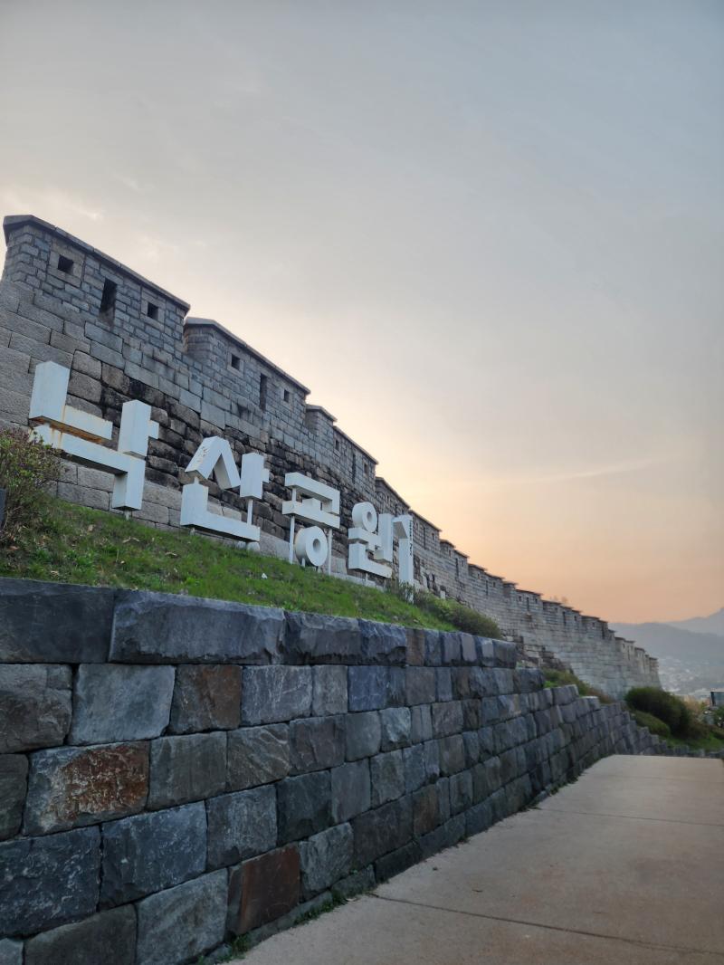 아 그냥 올렸네 뭐 어때. 어제 사진 찍은 것들 차근차근 올려야지.