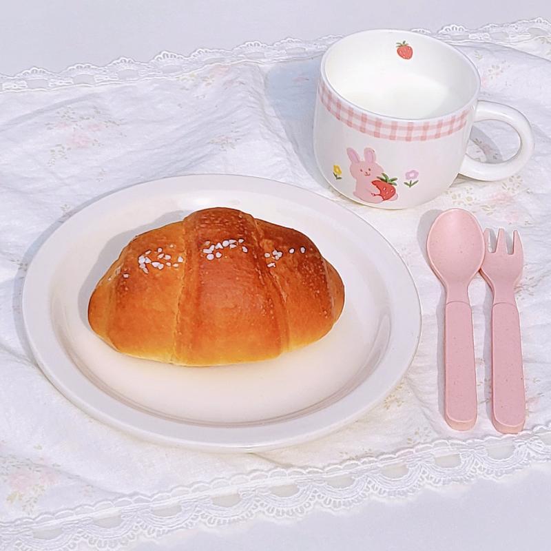 발효버터소금빵🥐 우유🥛 💬 오늘도 쌈@뽕하게 소금빵 조지기