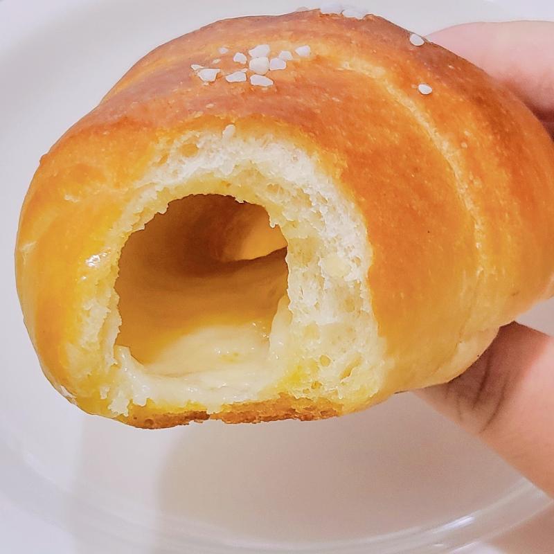 발효버터소금빵🥐 우유🥛 💬 오늘도 쌈@뽕하게 소금빵 조지기