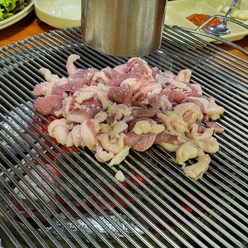 오리고기🥩 💬 뺙뺙이 다음에 이걸 쓰니까 좀 그렇긴한데..미아내..마싯었더..🥲