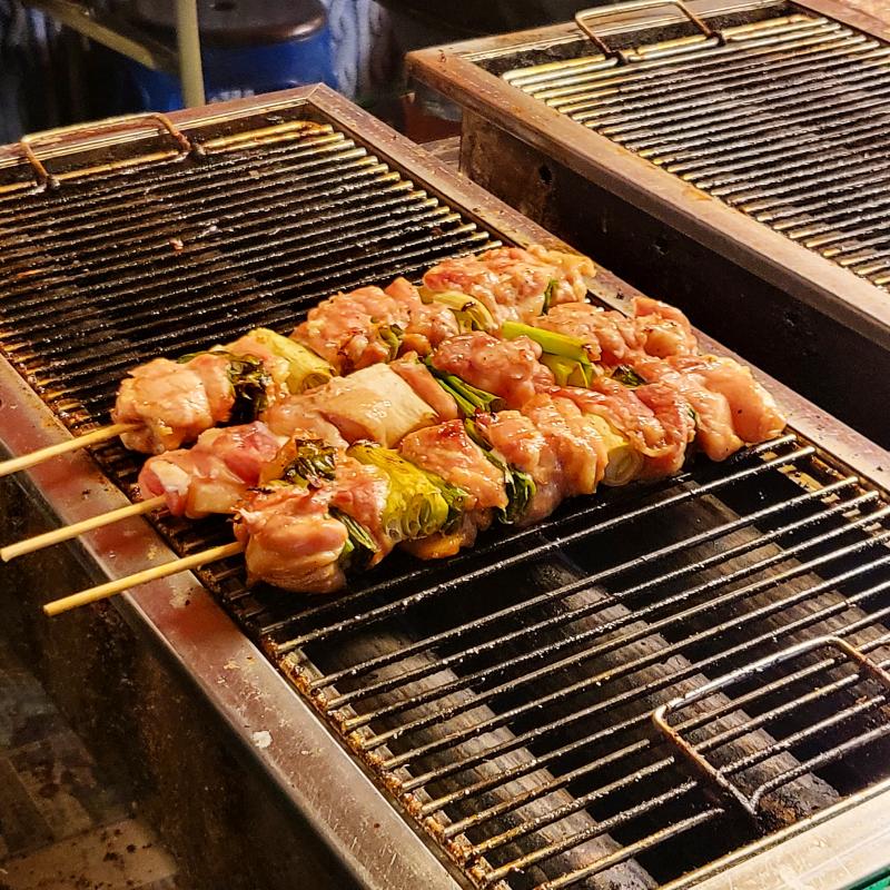 혜화역 1번출구 마약꼬치 기억할것!! 여기 좐맛이라 대학로 가면 하나씩 사머굼 주의할 점은 디진다는 맵부심 있는 사람만 도전할것 매운걸 좋아하는