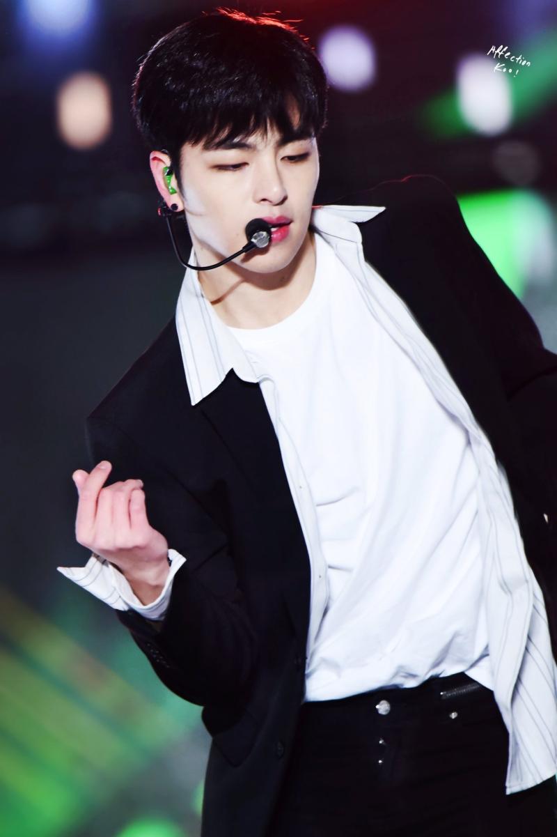 아이콘 김진환 구준회 ㅠㅠㅠ.. 그룹에 비해 개인 인지도가 넘 적은 우리 애기들....ㅠ