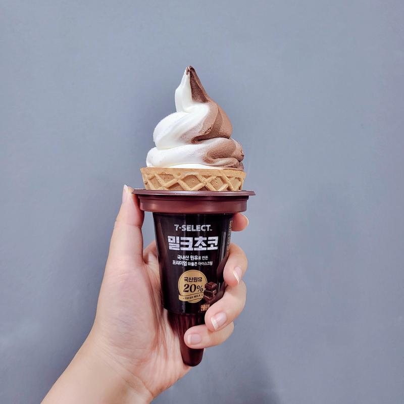 세븐셀렉트 밀크초코🍦 💬 이것두 안올렸던것 같은데 이건 지난주에 머근거..이고 마싯더라 찐하고 달달함 보니까 제조업체 빙그레더라고 어쩐지 개마싯