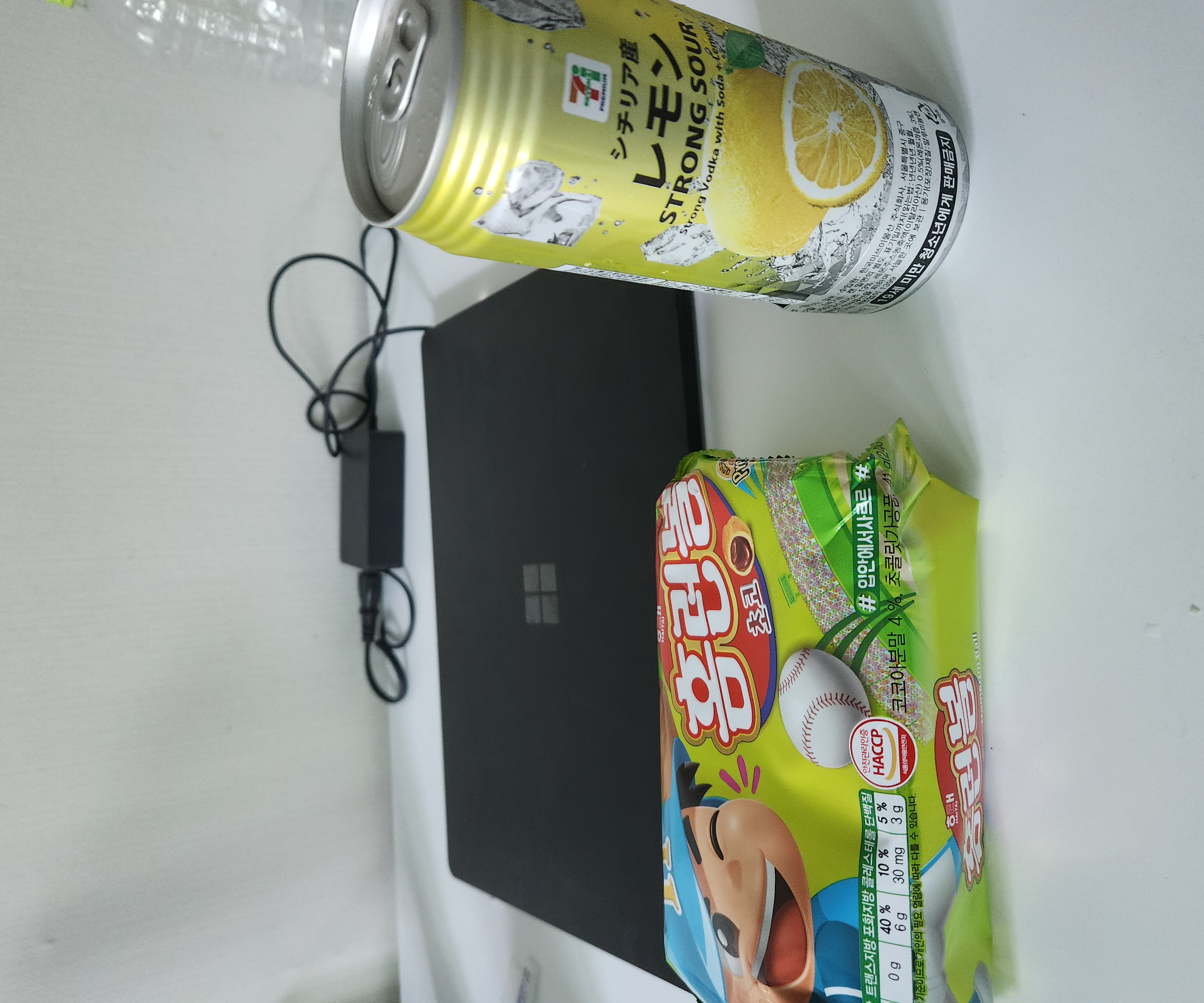 오랜만에 혼술 안주는 홈런볼. 술 오늘따라 땡긴다