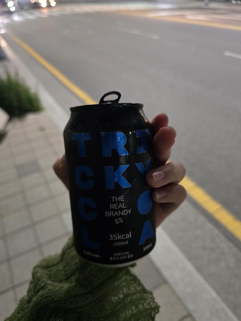 콜라 섞인건지 모르고 삿다 하이볼 같은건줄 알앗는디