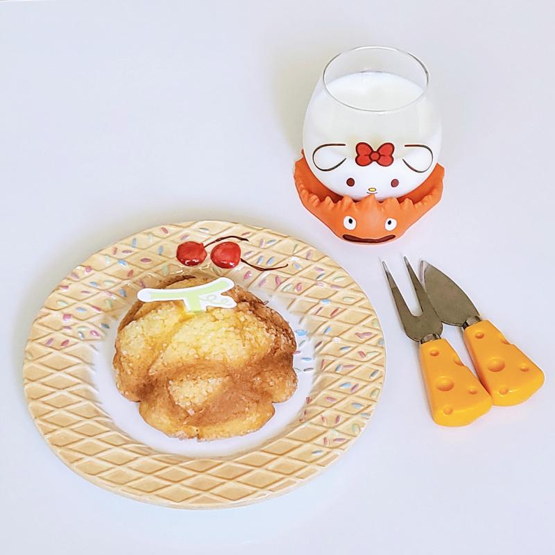 크림 가득 메론빵🍈 우유🥛 💬 진심 뚜쥬 가서 이거 꼭 사드셈 짱마싯듬 내 메론빵은 이제 뚜쥬임 파바는 넘 노맛이였는데 이건 신임 겉에 바쟉하구