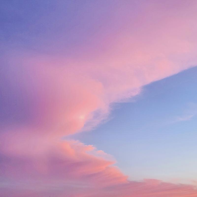 몇시간전 하늘🩷☁️어제도 쓰래기 버리려고 나갔다가 예쁜 하늘 봤는데 오늘도 예뿌네