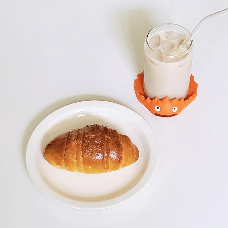 소금빵🥐 보리밀크티🥛 💬 글애도 완성샷은 찍어보기 구수하고 마싯듬 약간 라떼 같기두 하고