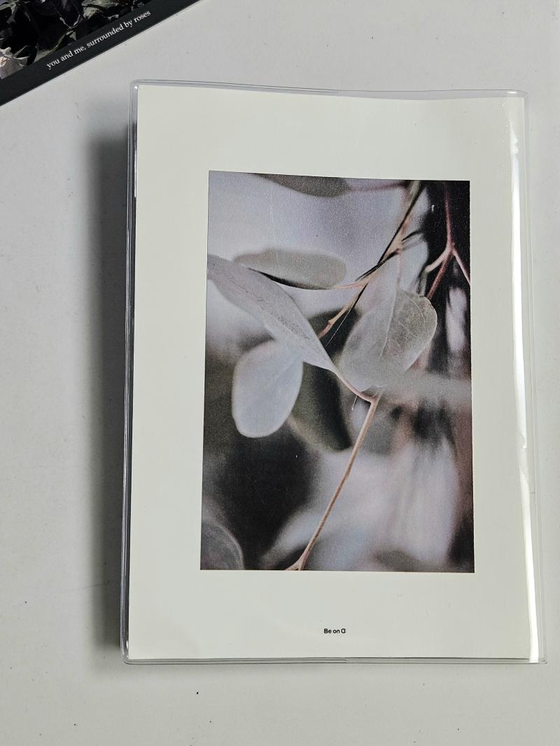 Pvc 커버에 엽서 넣어서 나만의 다이어리 만들었다~🌿 마음에 들어. 그리드 노트라 처음부터 끝까지 내가 손수 그리고 꾸며야하는데 생각보다 나쁘