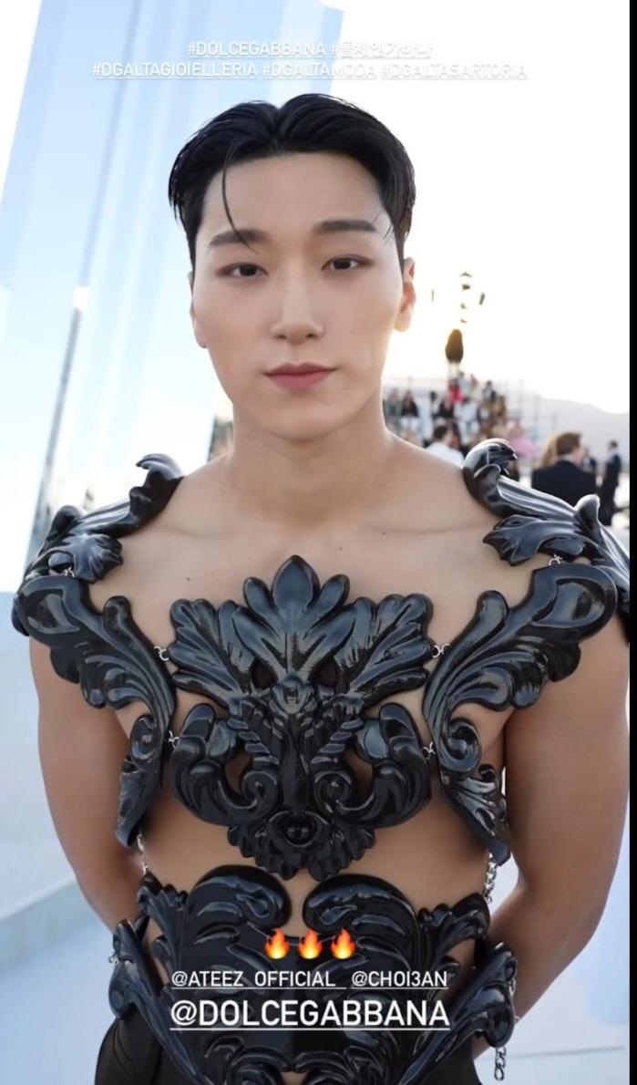 일단 패션쇼 의상이라는데 뭔가 이상함