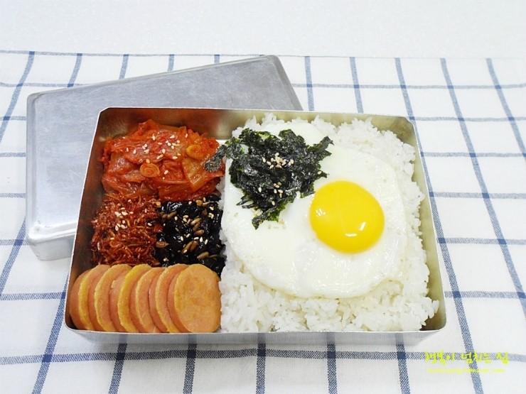 너희가 초등학생이라는 가정하에 김밥이나 김치볶음밥 같은 거 말고 이렇게 싸주면 좀 별로일 거 같아?