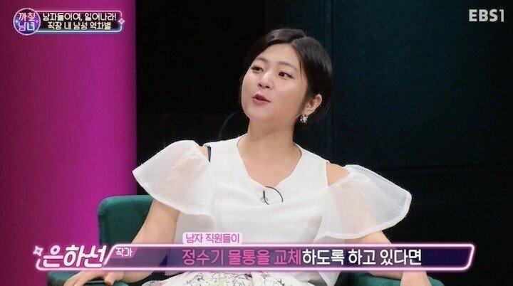 리그 오브 레전드 아칼리는 정확하게 메갈손인 🤏 이거에 페미 그 표정인까지 섞여있는데 애써 다른 집게손과 달리 이건 문화상대주의 처럼 쓰인 나라