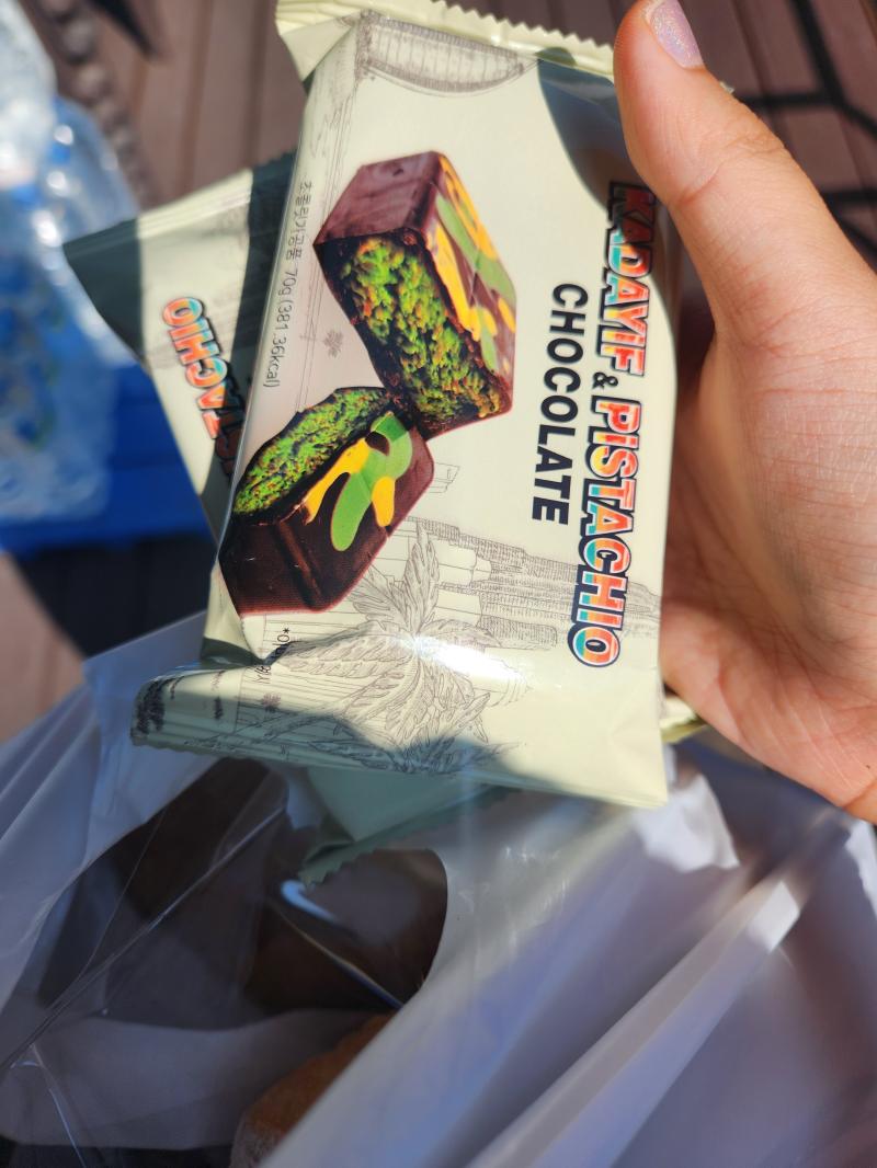 우연히 들린 구석진 동네 gs에서 희귀템을 구하다 존나 맛있음.....맛있지만 이걸 굳이 당근에서 비싼값 주고 살 정도인지는 잘 그리고 스카는 