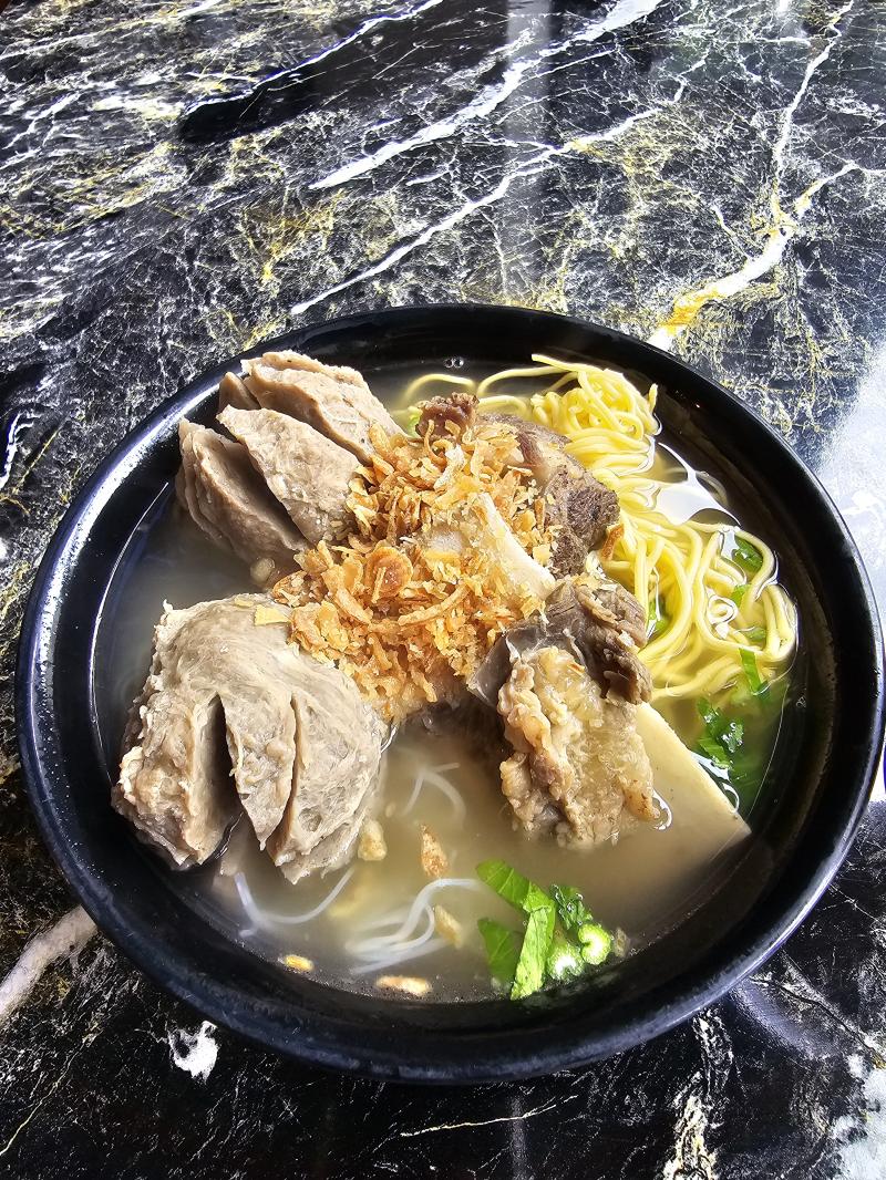 근황: bakso랑 jus alpukat을 먹엇어용 박소는 내가 만들면 좀 더 입맛 맞게 만들 수 있을 것 같구 jus alpukat은 굉장히