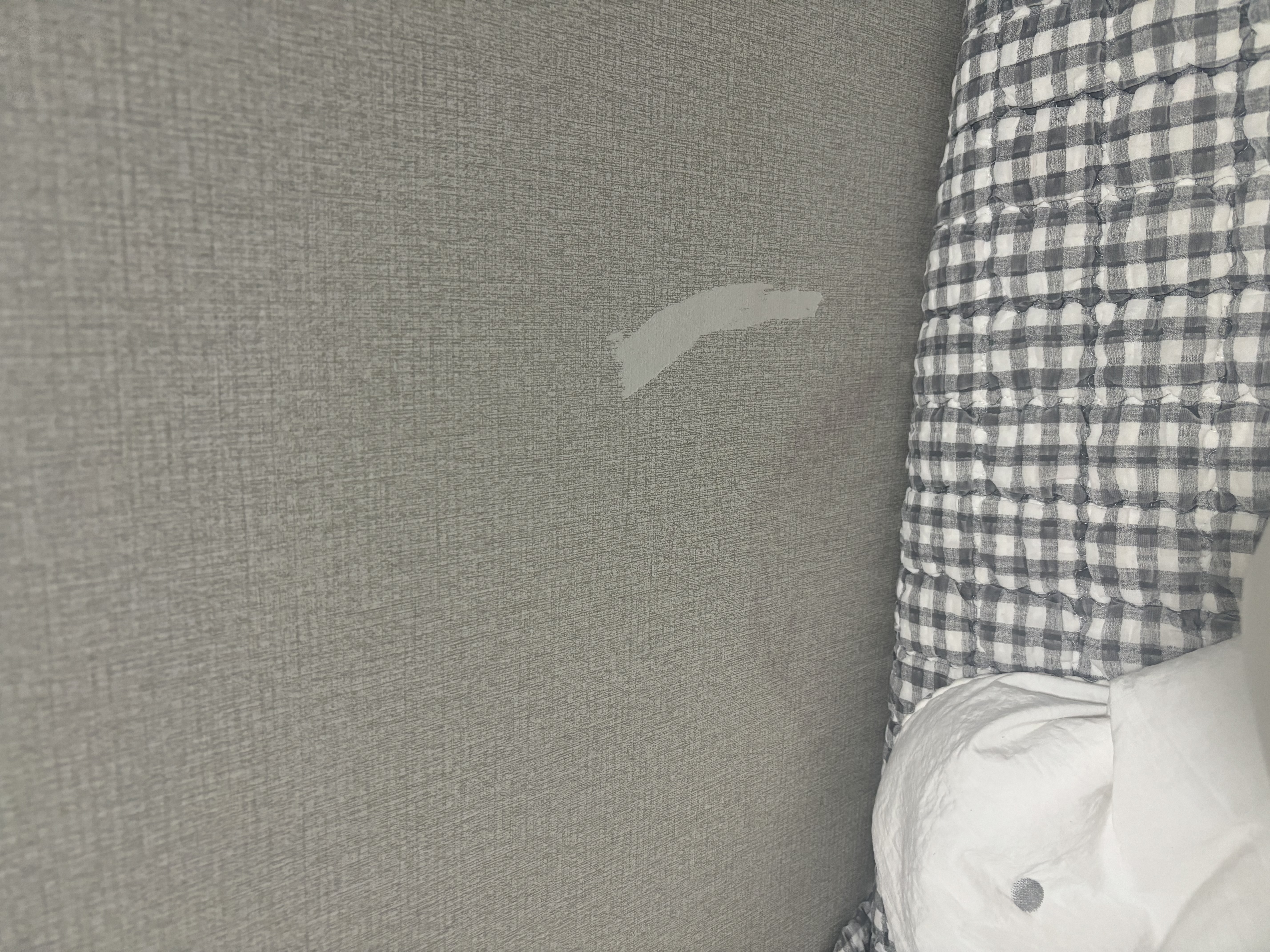 요정도? 아잇 사진 추가 왜 안돼 덤으로 원래 벽지 저 정도까지 안 찢어진거 같다고 말하는 게 뭔가.. 내탓으로 하는건가 싶기도하고.. 얼마 줘