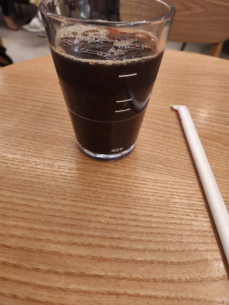 무려 7월에 단기알바했던 카페에서 일해달라고 연락온건 뭐지 ㅋ_ㅋ 나야 뭐..... 알바가 개꿀이엇고 하니까 나쁜 건 아닌데 그냥 기분이 묘해짐