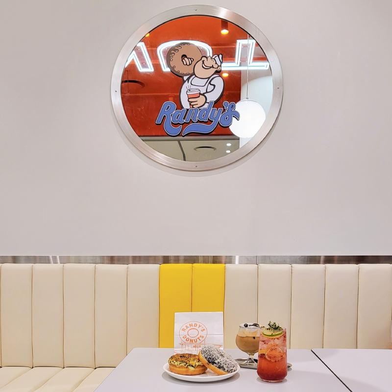 스프링 어니언 도넛🍩 초콜릿 코코넛 도넛🍩 제주 현무암 라떼☕️ 연남숲길에이드🍹 💬 드디어 서울 3대 도넛집 뿌시기 완료👊🏻개인적으로 먹어본거 