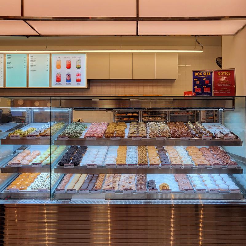 스프링 어니언 도넛🍩 초콜릿 코코넛 도넛🍩 제주 현무암 라떼☕️ 연남숲길에이드🍹 💬 드디어 서울 3대 도넛집 뿌시기 완료👊🏻개인적으로 먹어본거 