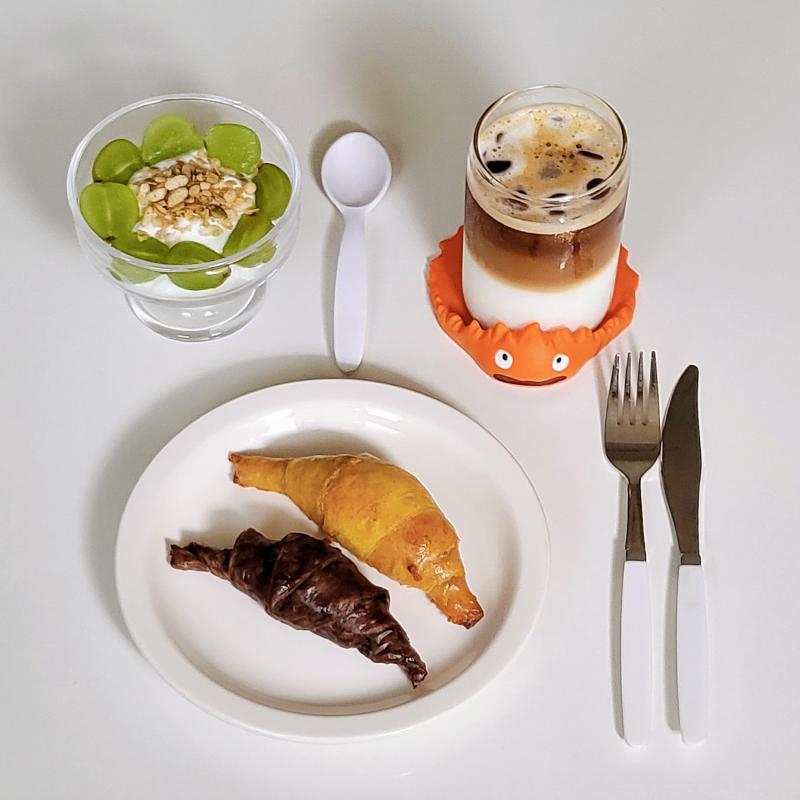 라이스페이퍼 크루와상🥐 그릭 요거트🫙 돌체라떼☕️ 💬 브런치로 먹기 넘 좋아서 일주일에 2번정도는 먹는둡