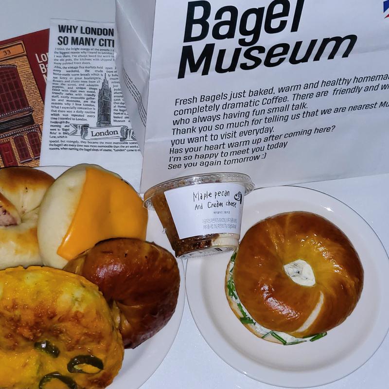어니언 베이글🥯 단팥 쌀 베이글🥯 감자 치즈 베이글🥯 다크 초콜릿 베이글🥯 페퍼로니 치즈 베이글🥯 쪽파 프레첼 샌드위치🥯 메이플 피칸 크림치즈🧀