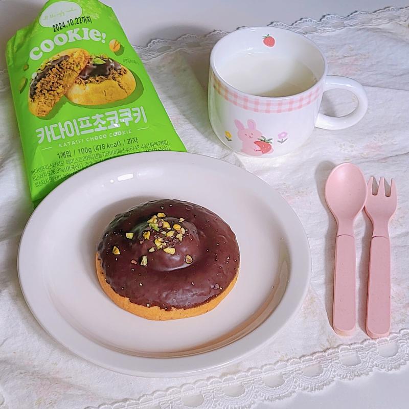 두바이식 카다이프 크루와상🥐 카다이프 초코쿠키🍪 우유🥛 💬 두바이 세트🍽