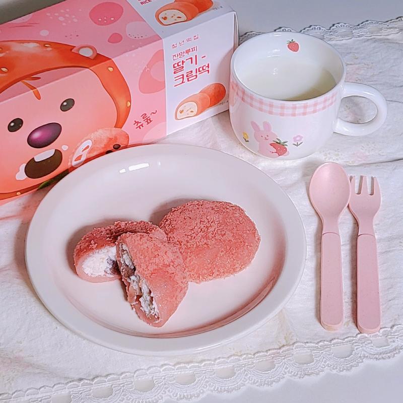 다원 잔기지떡(흰잔기지, 단호박)🍡 상큼한 딸기가 그대로 쏙! 잔망루피 딸기크림떡🍡 우유🥛 💬 오늘의 아침은 냉동실에 쟁여둔것들 소진하기🍽잔기지