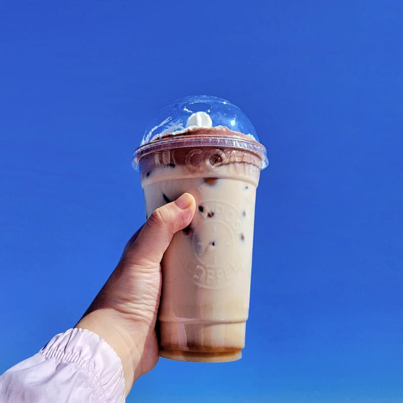 햅쌀 와플🧇 오트크림 토피넛라떼☕️ 💬 햅쌀 와플은 말뭐👍🏻🩷근데 눅눅해서 조큼 아쉽🥹오트크림 토피넛라떼는 이디야 토피넛 라떼랑 비슷 사진 찍구