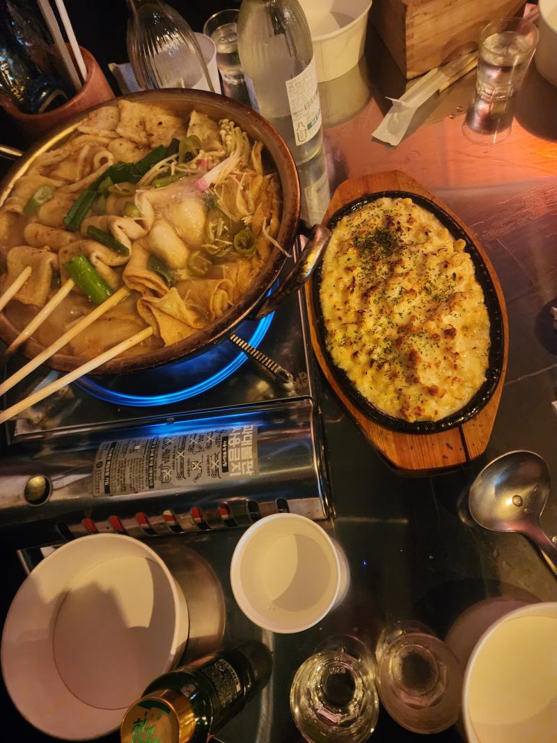 ㅋㅋㅋㅋㅋㅋㅋㅋ 결국 끌려다녀서 집에 3시 반 직전에 들어감. 1차로 닭갈비 먹고 2차로 삼겹살+껍데기 먹고 3차로 포차 가서 사진에 나온 음식