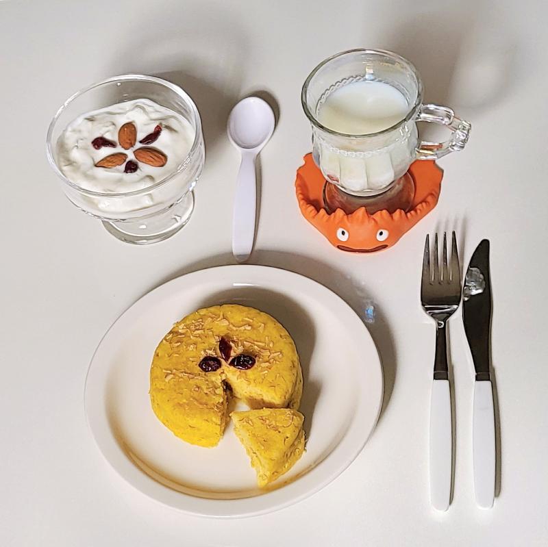고구마빵🍠 그릭요거트🫙 우유🥛 💬 오늘은 미숫가루를 써 봤듬 나름 ㄱㅊ함 다만 우유를 넣어도 뻑뻑함이 많아서 굽는시간을 조정해 봐야할것 같움 거