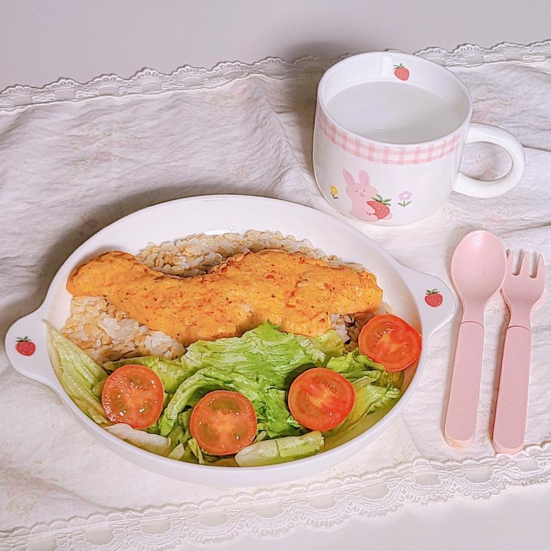 잡곡밥🍚 용가리 닭가슴살 마라맛🥩 샐러드🥗 💬 작품명은 풀밭을 뛰어노는 용가리
