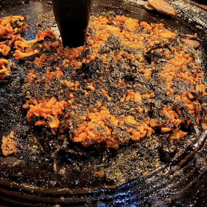 삼겹살🥩 볶음밥🍳 소주🍶 💬 삼촌 내려가시기전에 올해 같이 먹는 마지막 식사자리 배 터지게 머굼