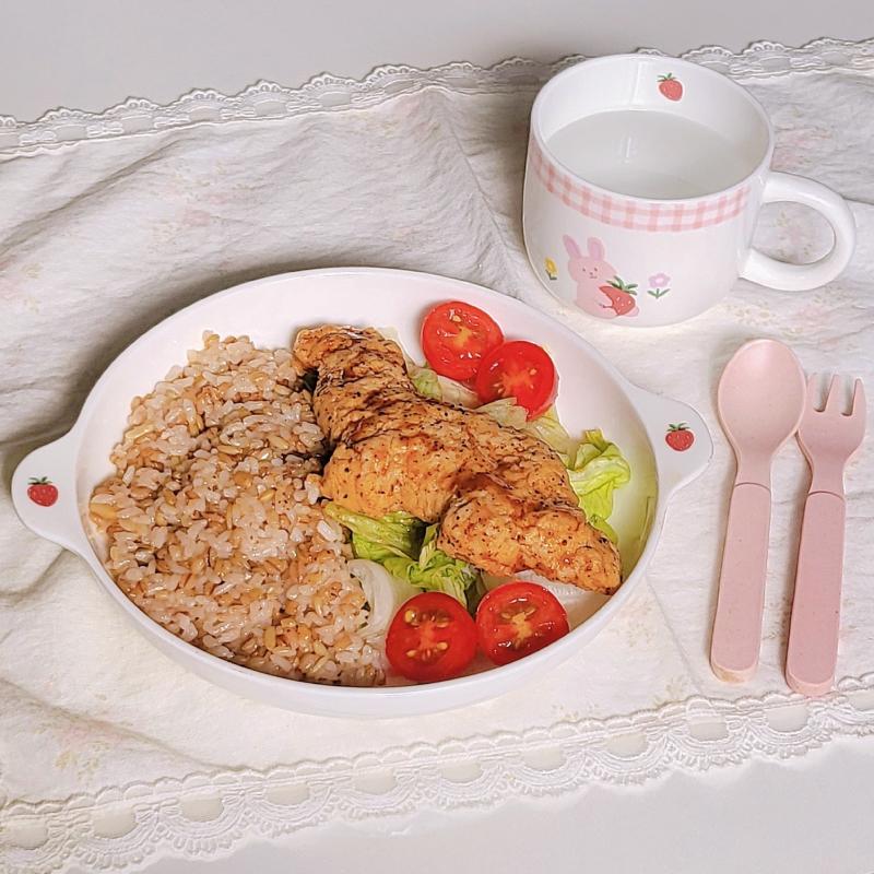 잡곡밥🍚 용가리 닭가슴살 바베큐맛🥩 샐러드🥗 💬 어제 마싯는거 먹었으니까 속죄의 식단
