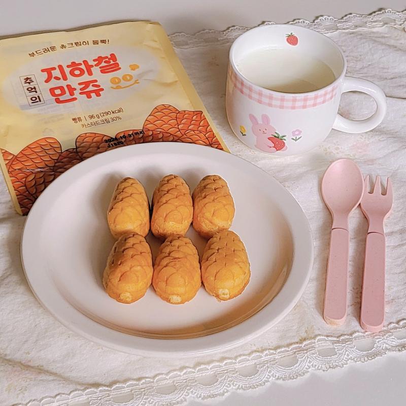 지하철 만쥬🍩 우유🥛 💬 맵단은 진리👍🏻✨️근데 꼴랑 6개 든거 뭐냐..나는 혼자 30개도 먹는 사람인데..ㅜ