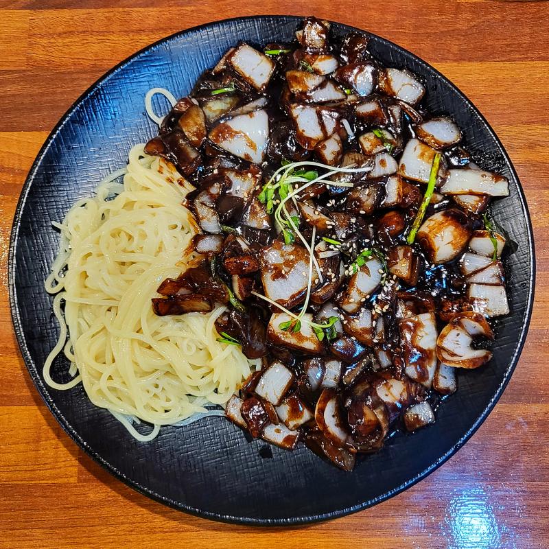 간짜장🍜 💬 배불러서 다 못 머근..🥹