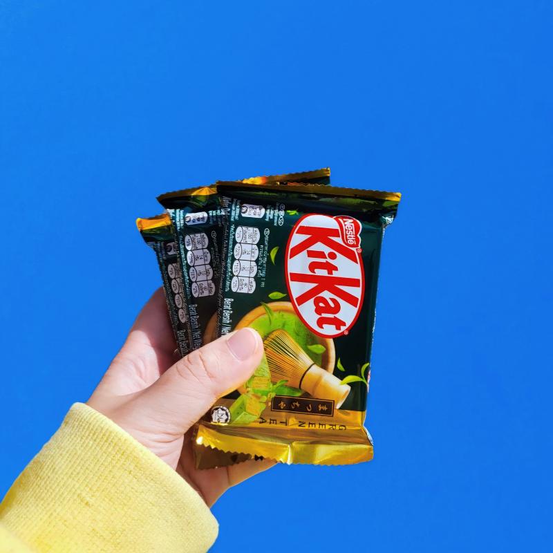 킷캣 녹차 4핑거🍫 💬 투플원 하길래 겟한 킷캣 녹차✨️일본 갔을 때 기념품으로 사기도 했는데 한국에도 들어왔당 근데 이제 가격이 무지 비싸진.