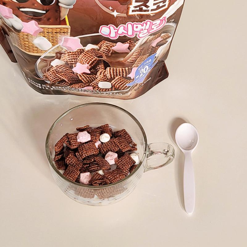 첵스초코 마시멜로🍫 💬 어제 저녁을 안 먹었더니 배고파서 간단하게 시리얼 먹깅👍🏻✨️
